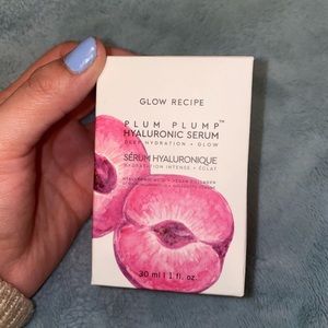 PLUM PLUMP HYALURONIC SERUM by Glow Recipe